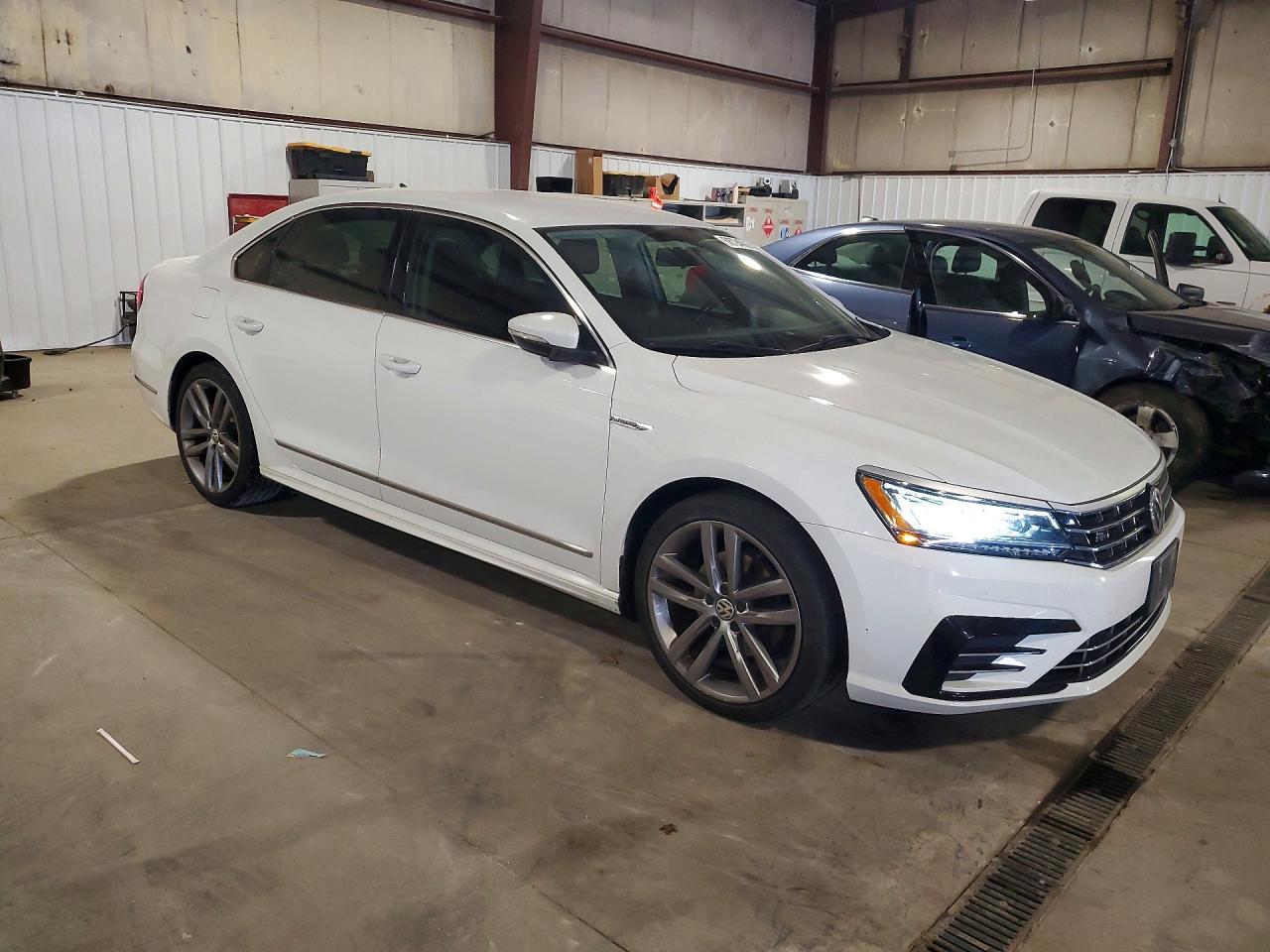 2017 VOLKSWAGEN PASSAT