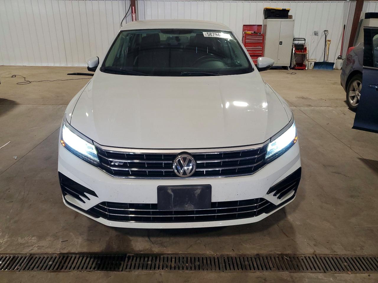 2017 VOLKSWAGEN PASSAT