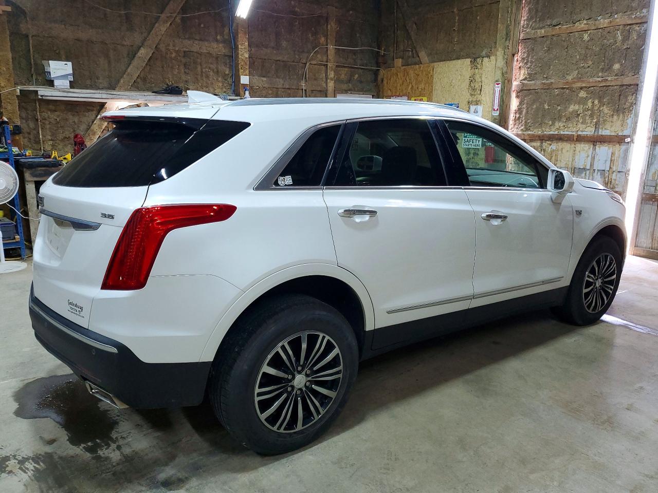 2017 CADILLAC XT5