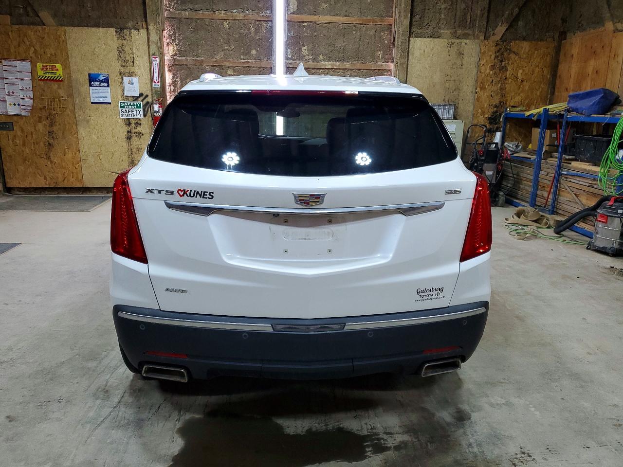 2017 CADILLAC XT5