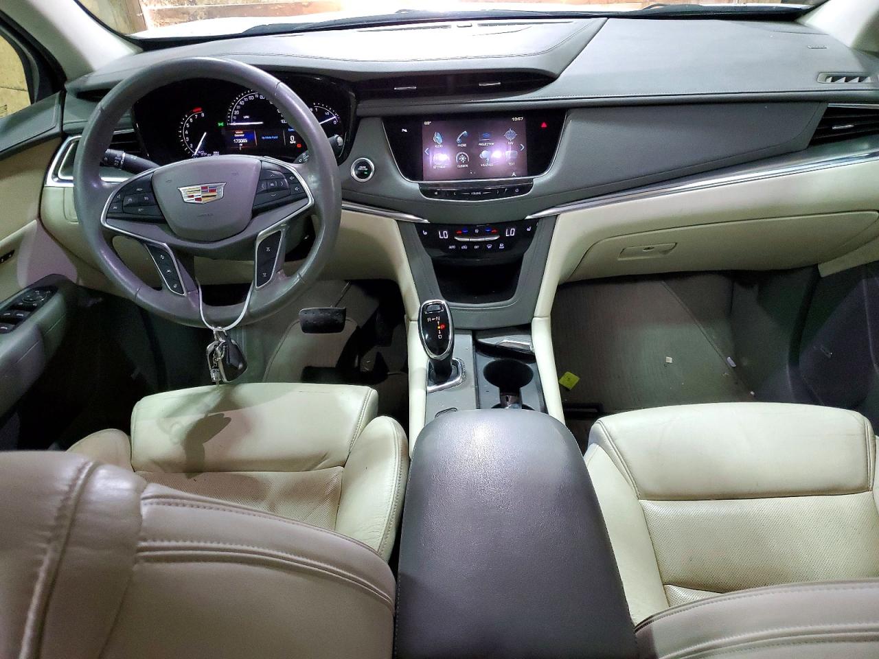 2017 CADILLAC XT5