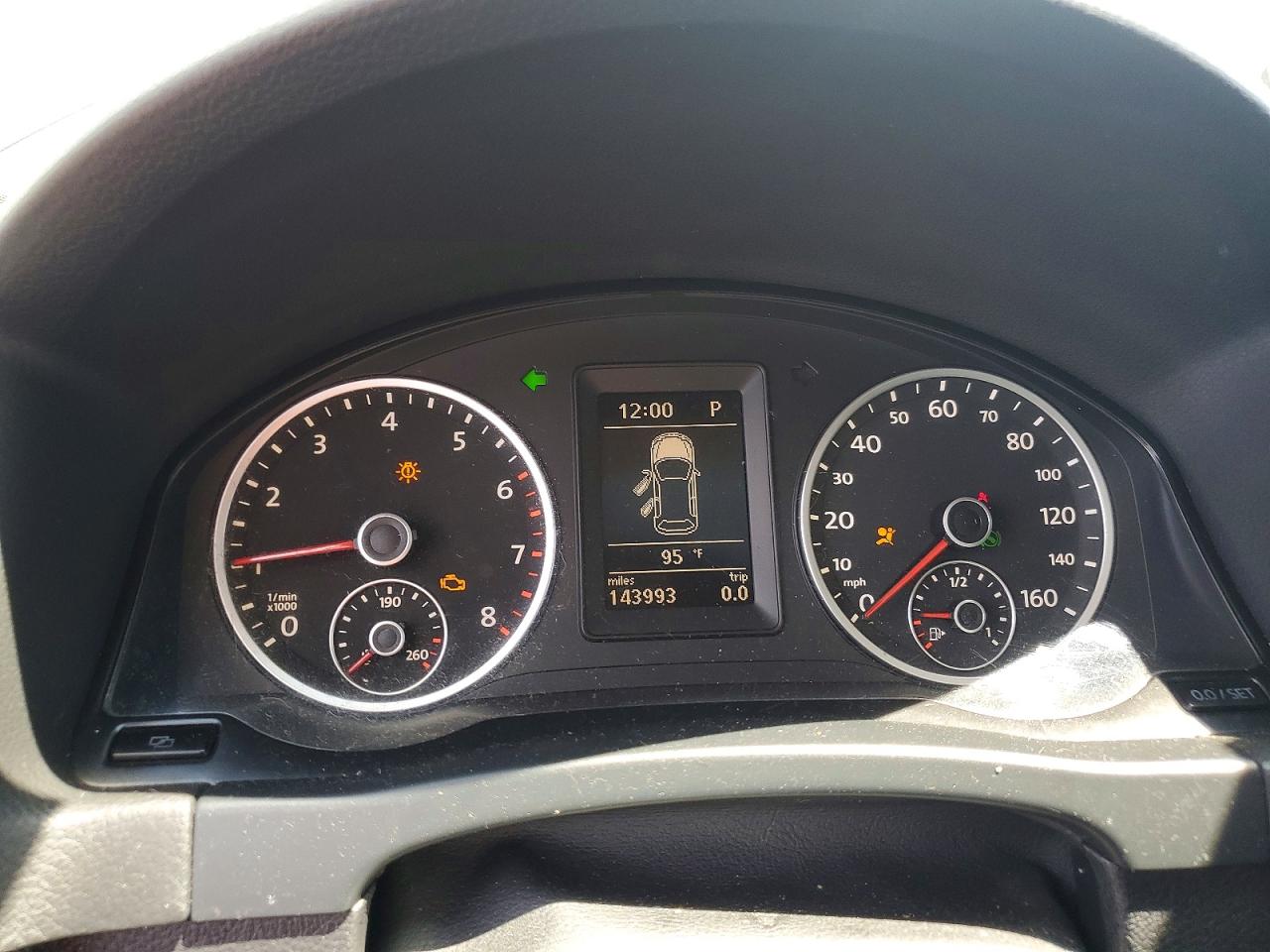 2011 VOLKSWAGEN TIGUAN
