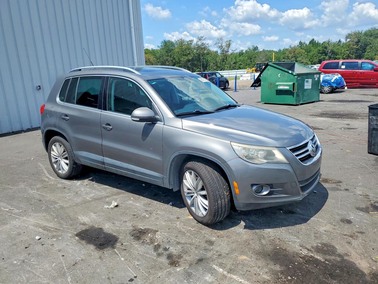 2011 VOLKSWAGEN TIGUAN