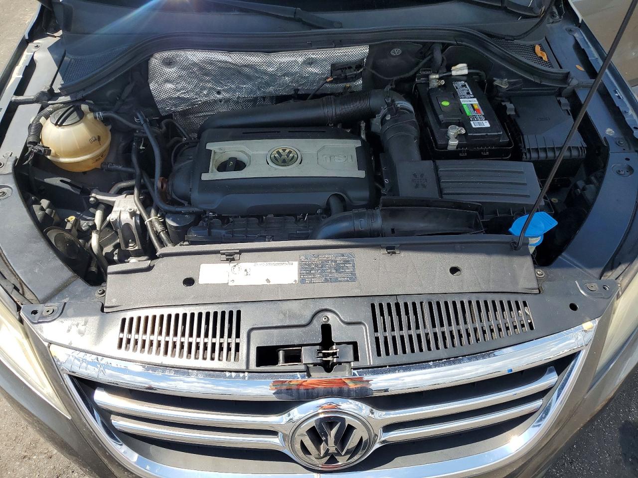 2011 VOLKSWAGEN TIGUAN