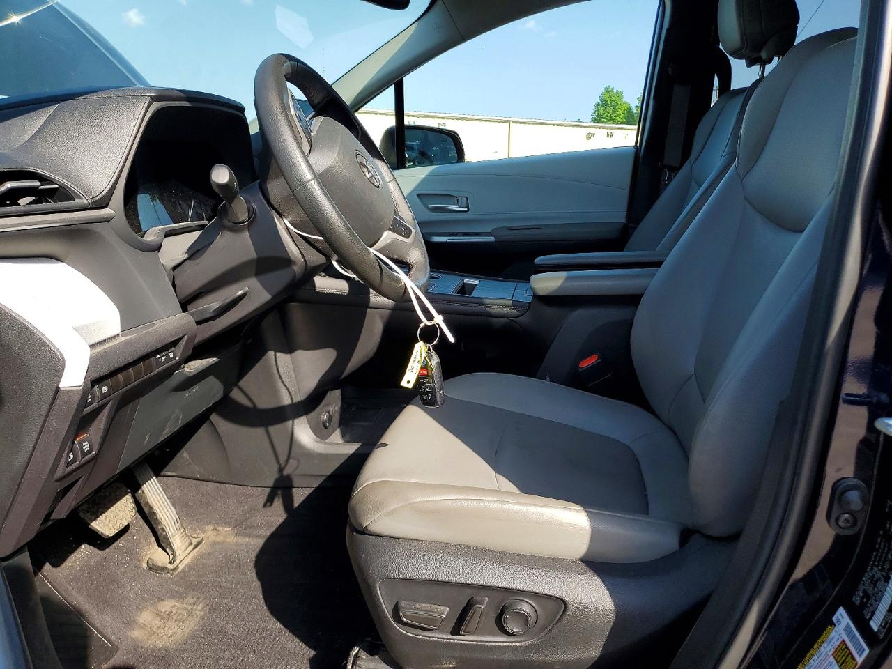 2025 TOYOTA SIENNA