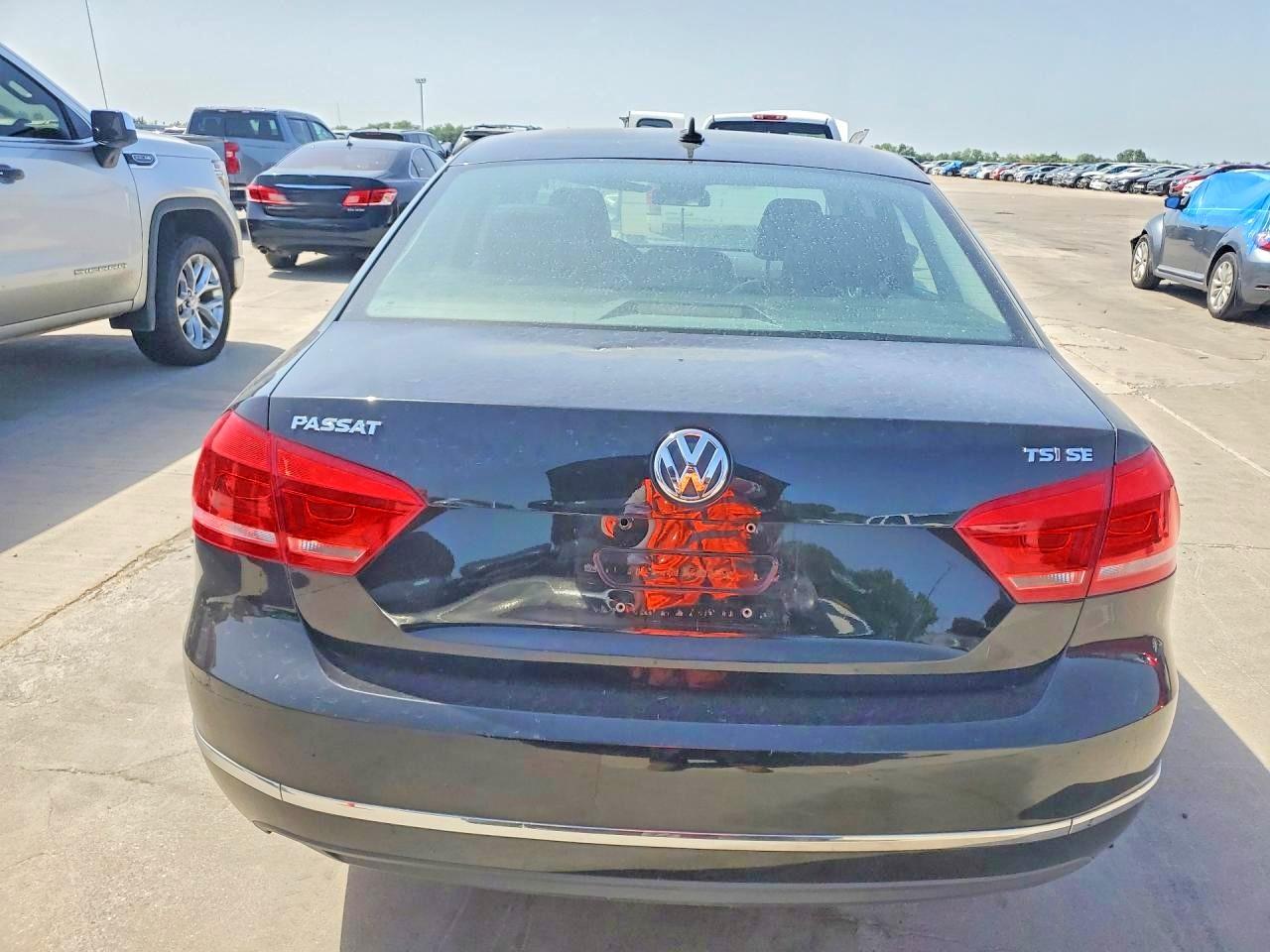 2015 VOLKSWAGEN PASSAT