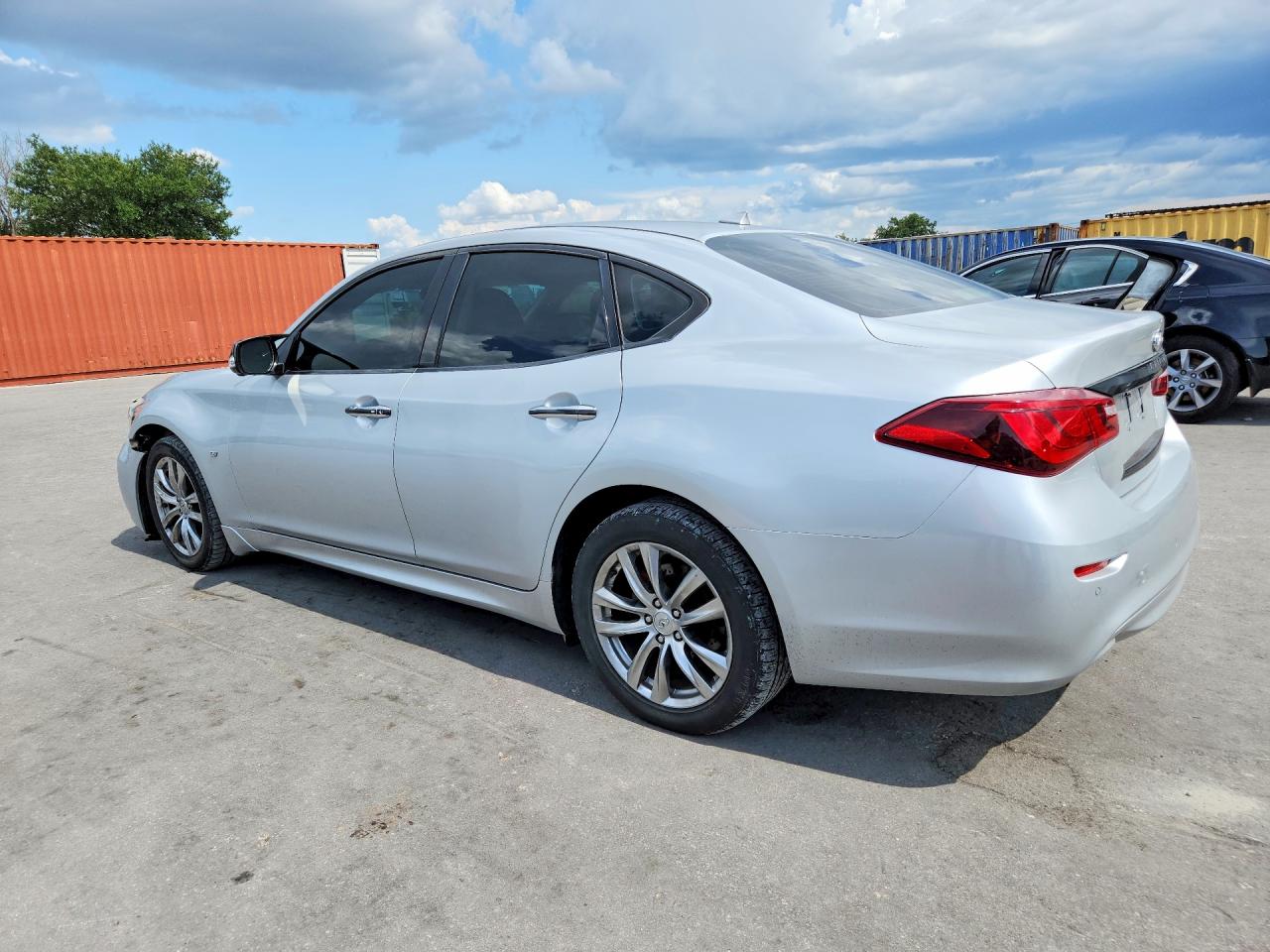 2015 INFINITI Q70