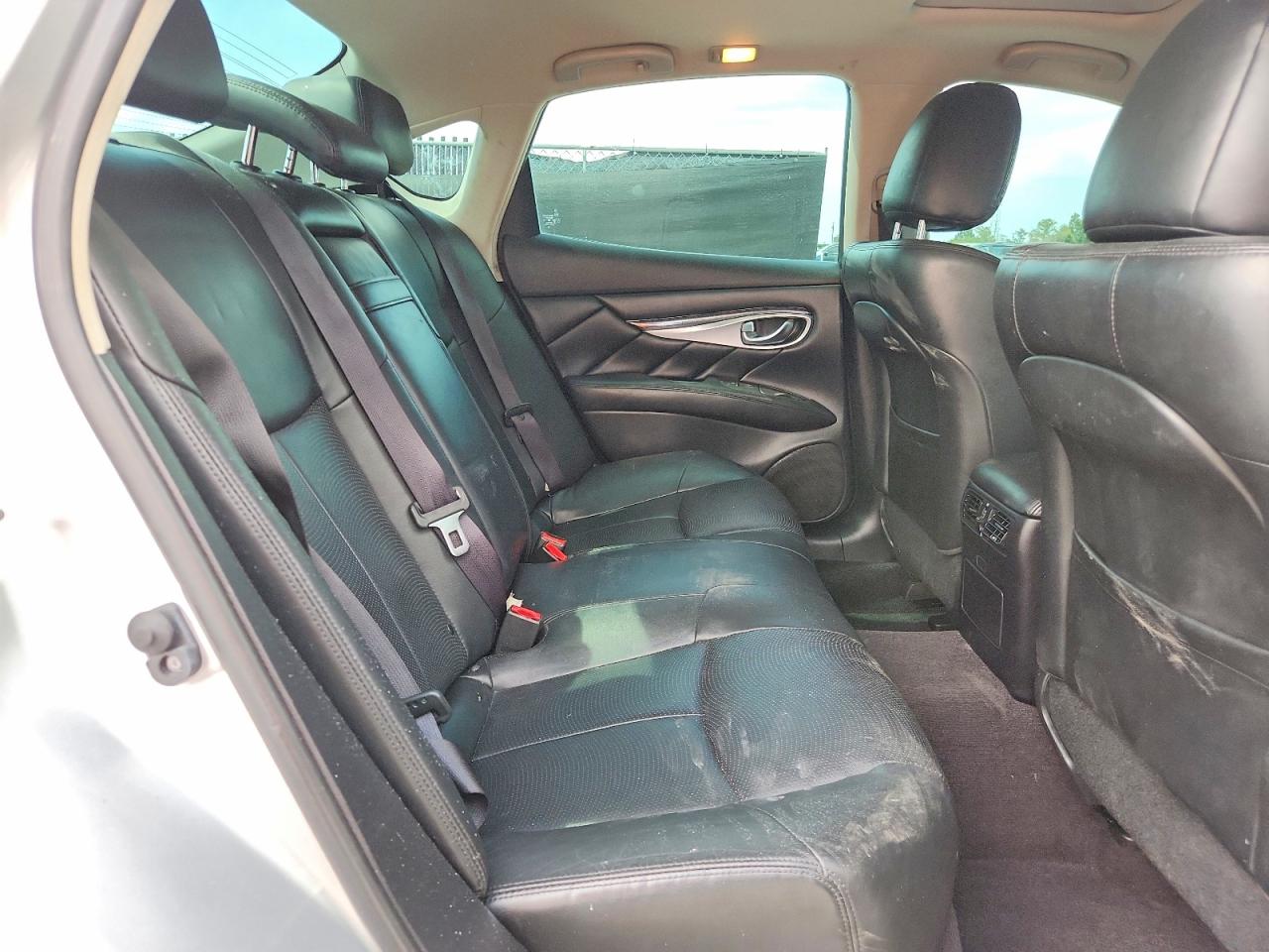 2015 INFINITI Q70