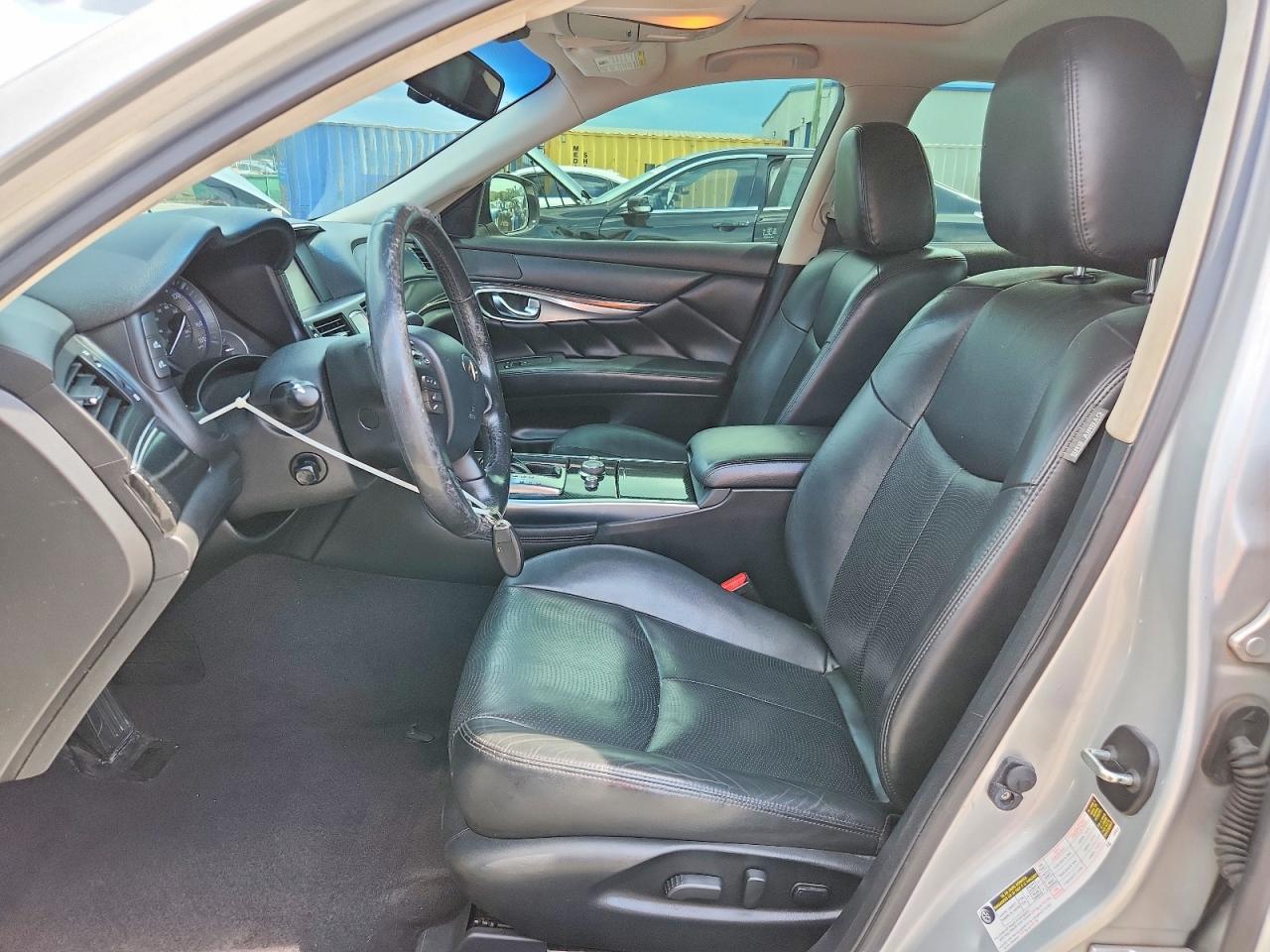 2015 INFINITI Q70