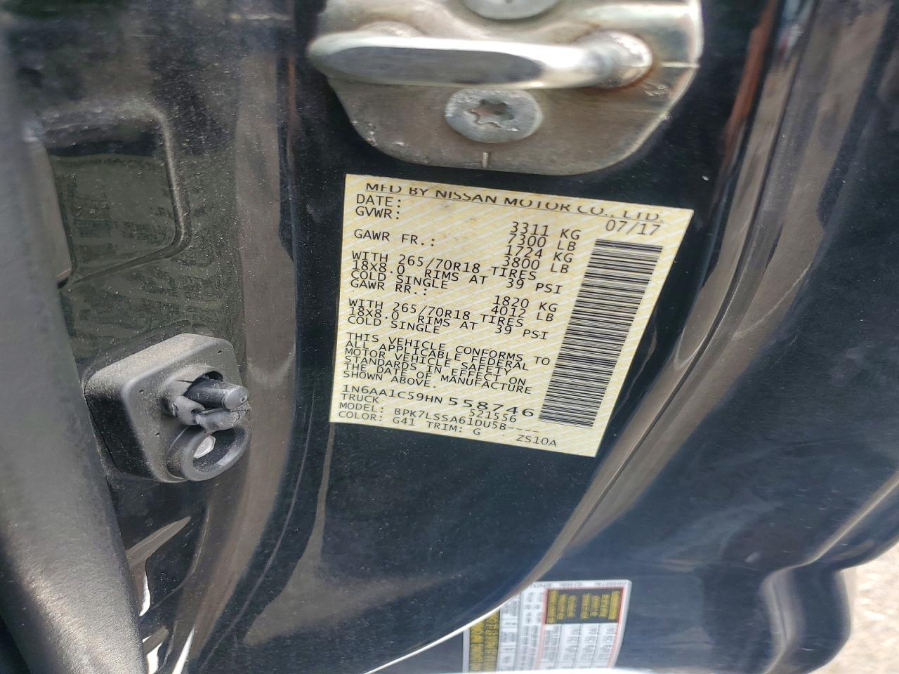 2017 NISSAN TITAN