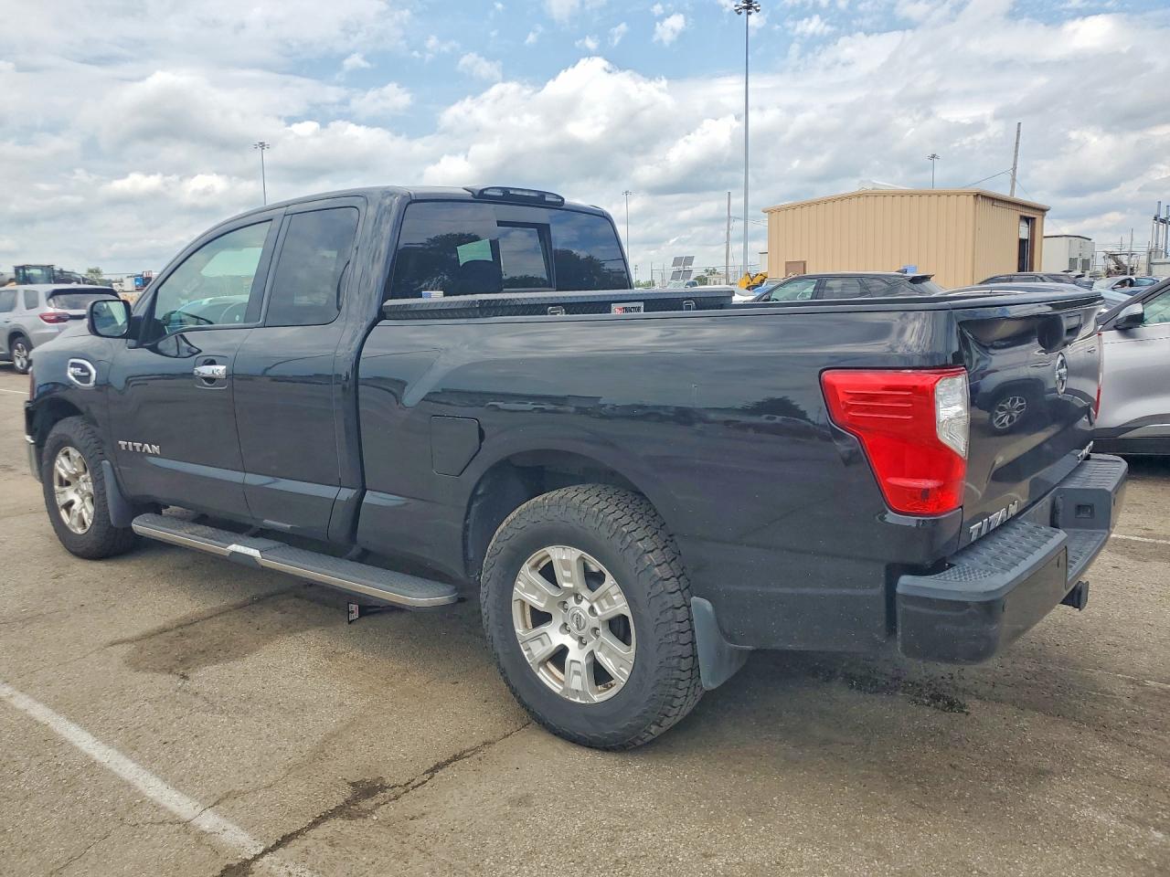 2017 NISSAN TITAN