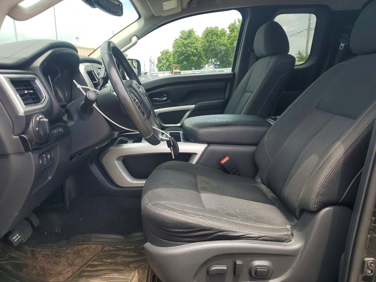 2017 NISSAN TITAN