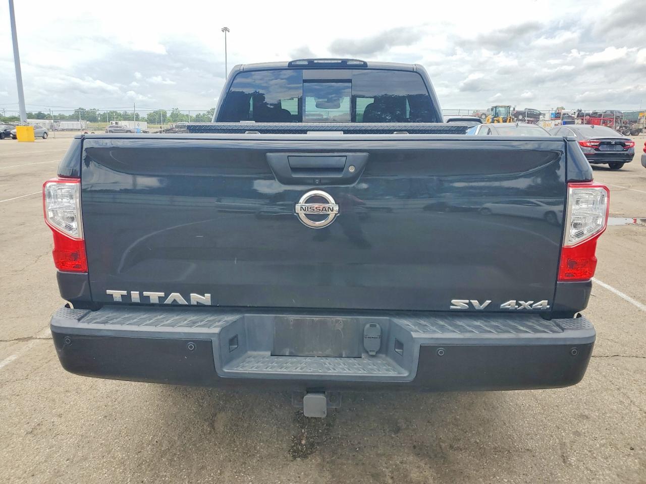 2017 NISSAN TITAN