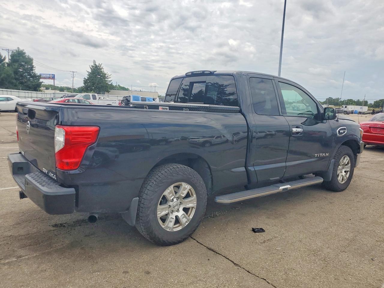 2017 NISSAN TITAN