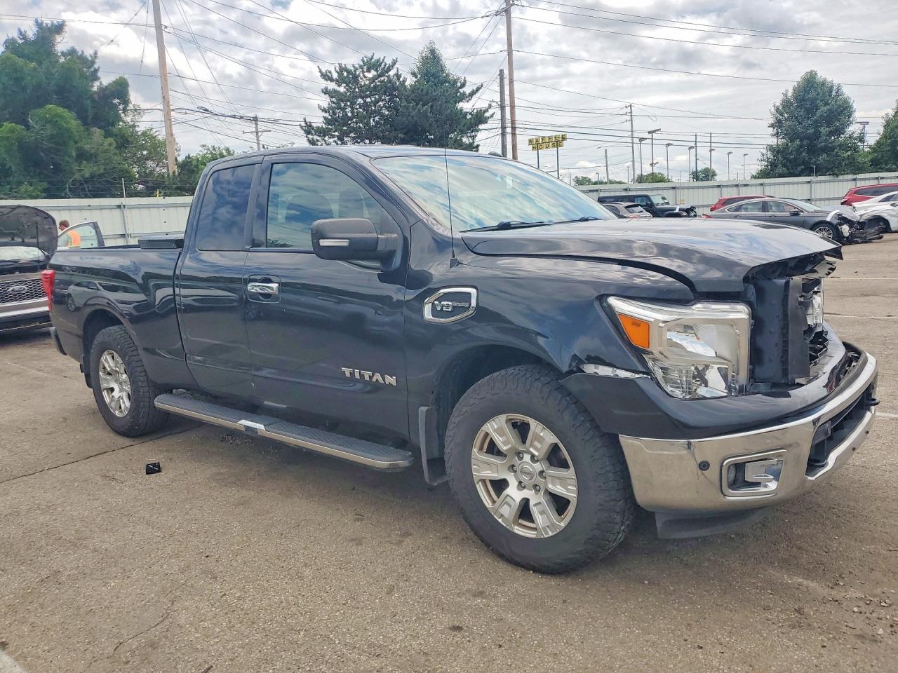 2017 NISSAN TITAN