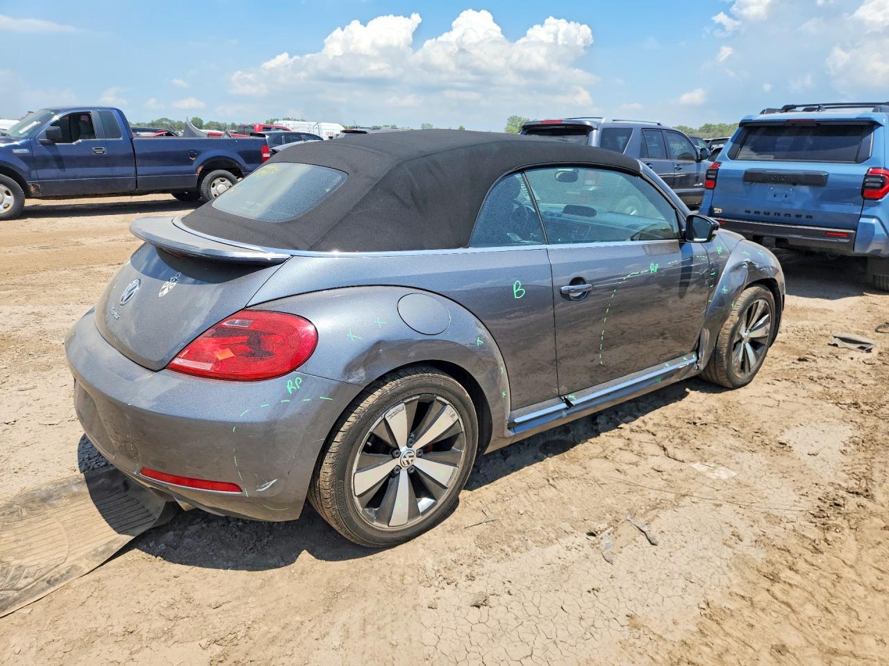 2013 VOLKSWAGEN BEETLE