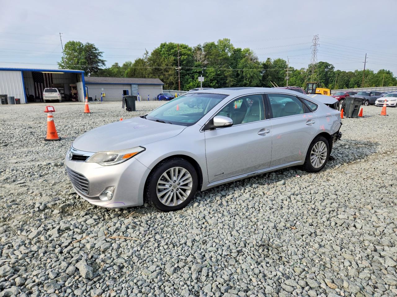 2013 TOYOTA AVALON