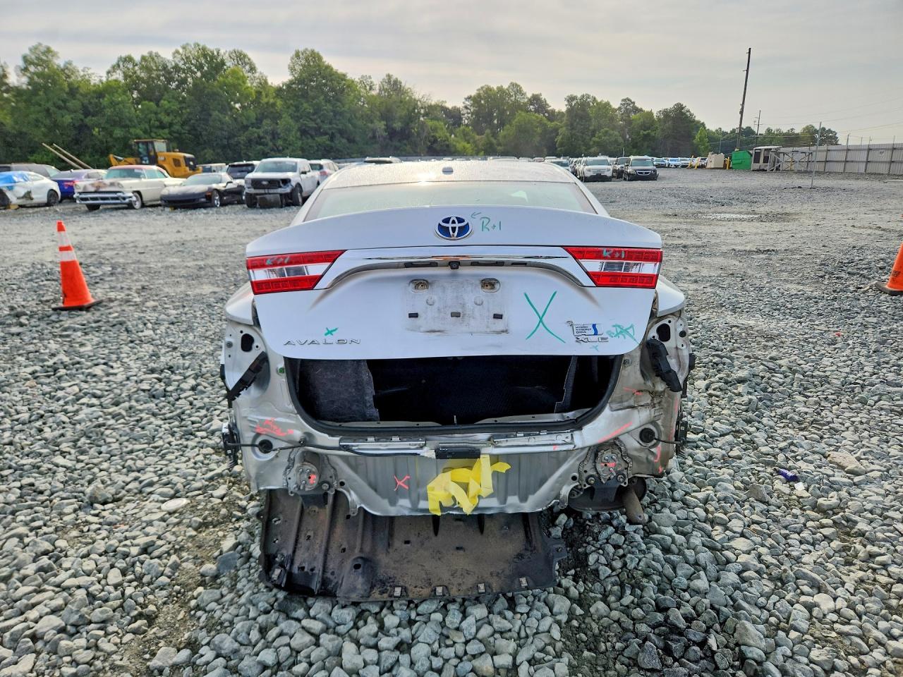 2013 TOYOTA AVALON