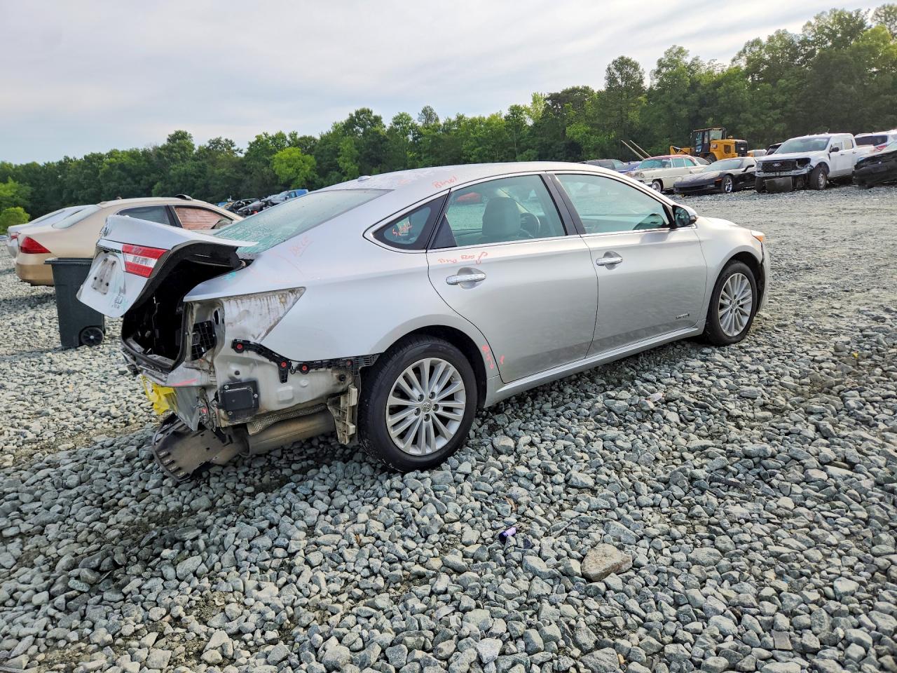 2013 TOYOTA AVALON