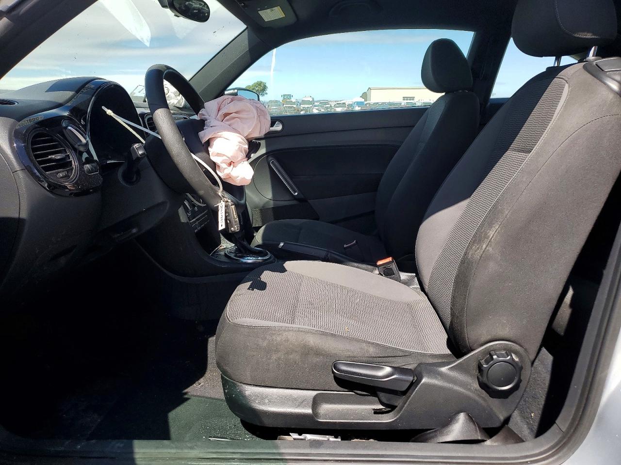 2013 VOLKSWAGEN BEETLE