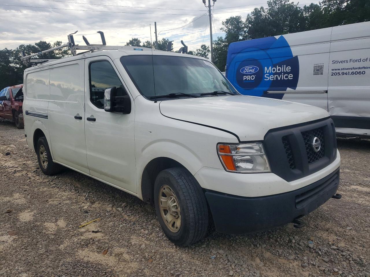 2015 NISSAN NV