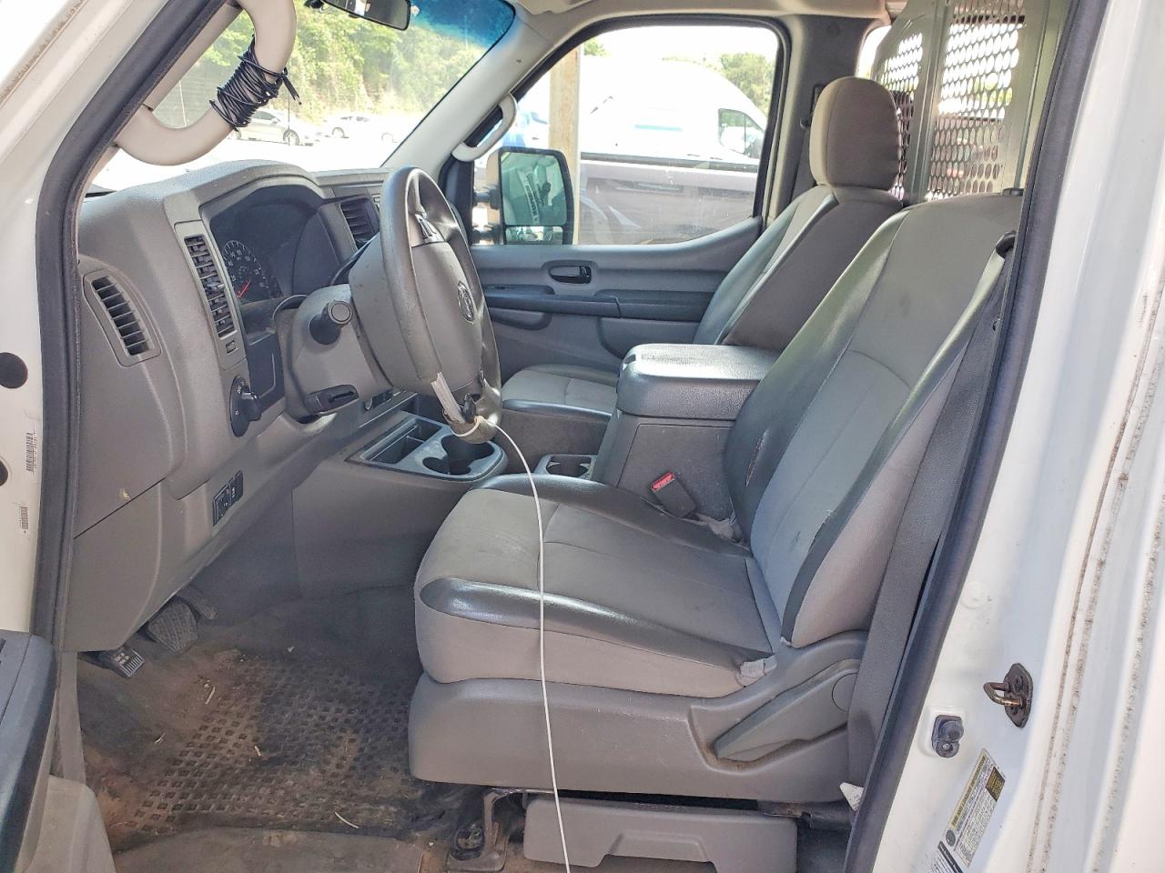 2015 NISSAN NV