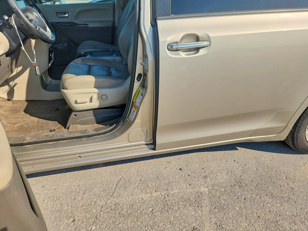 2015 TOYOTA SIENNA