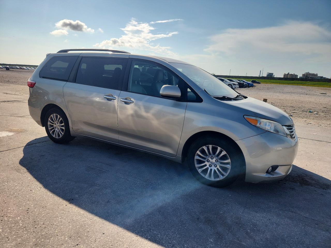 2015 TOYOTA SIENNA