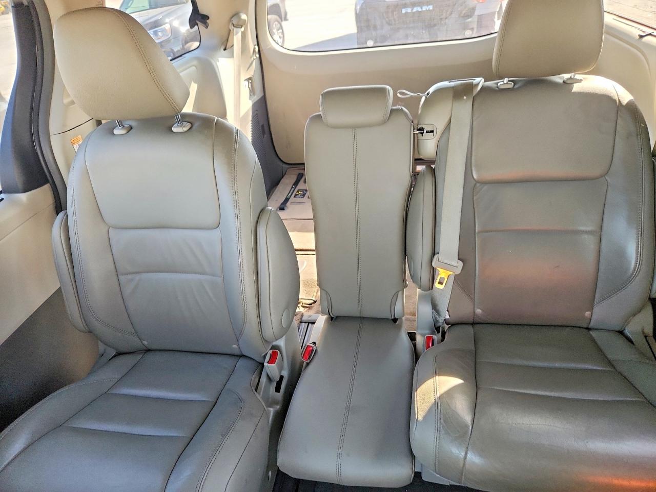 2015 TOYOTA SIENNA