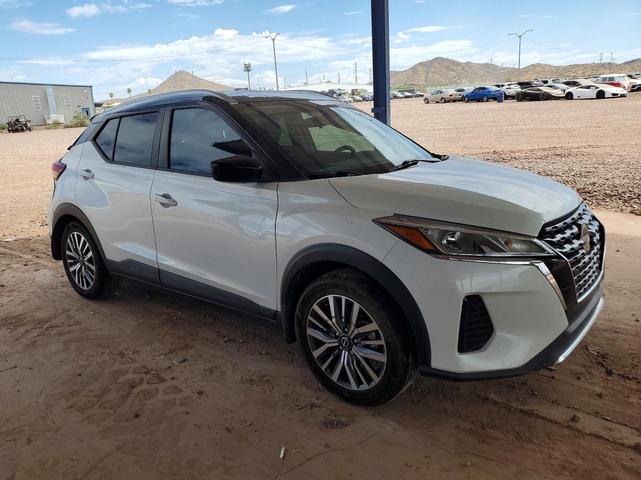 2022 NISSAN KICKS