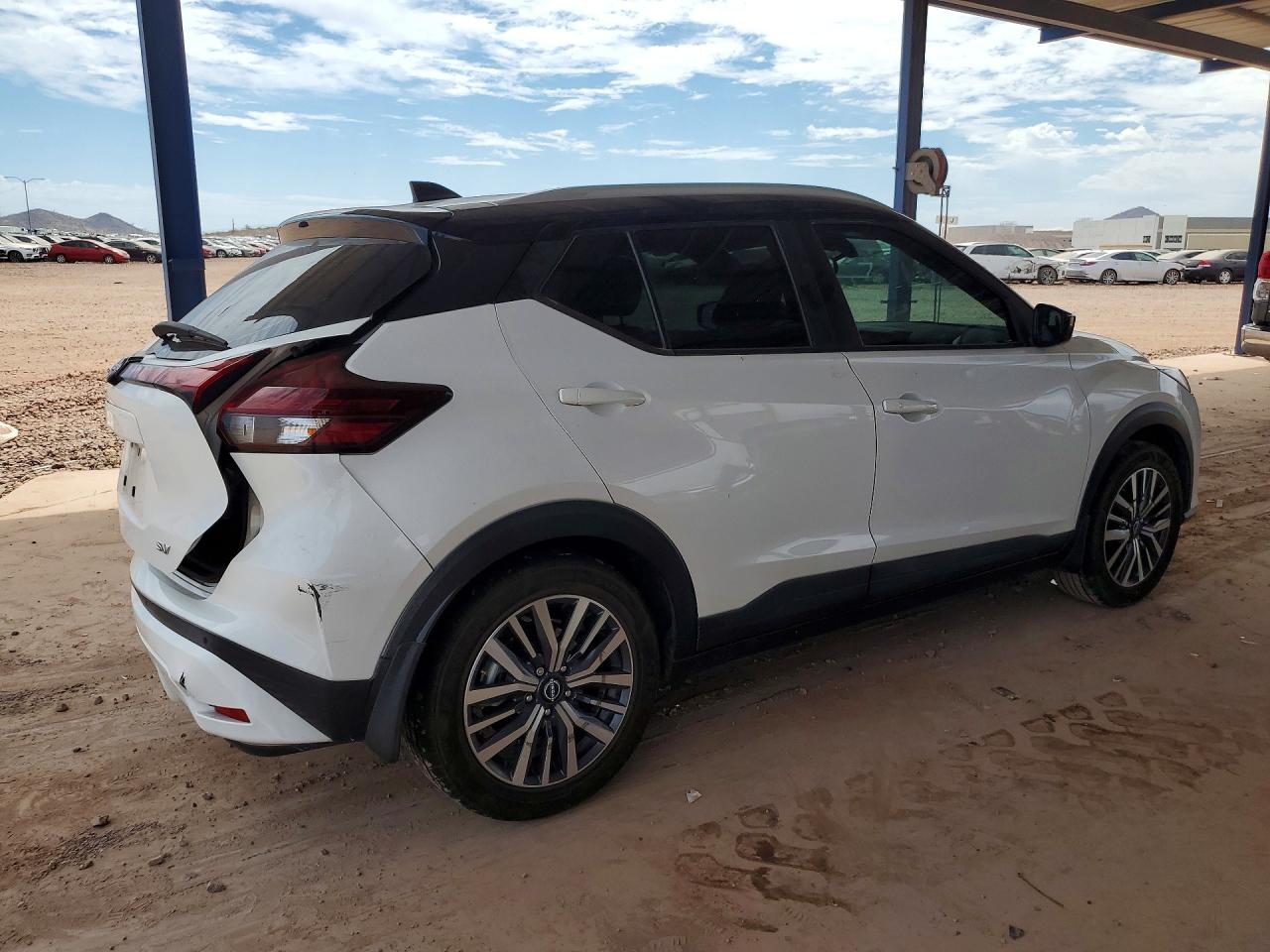 2022 NISSAN KICKS