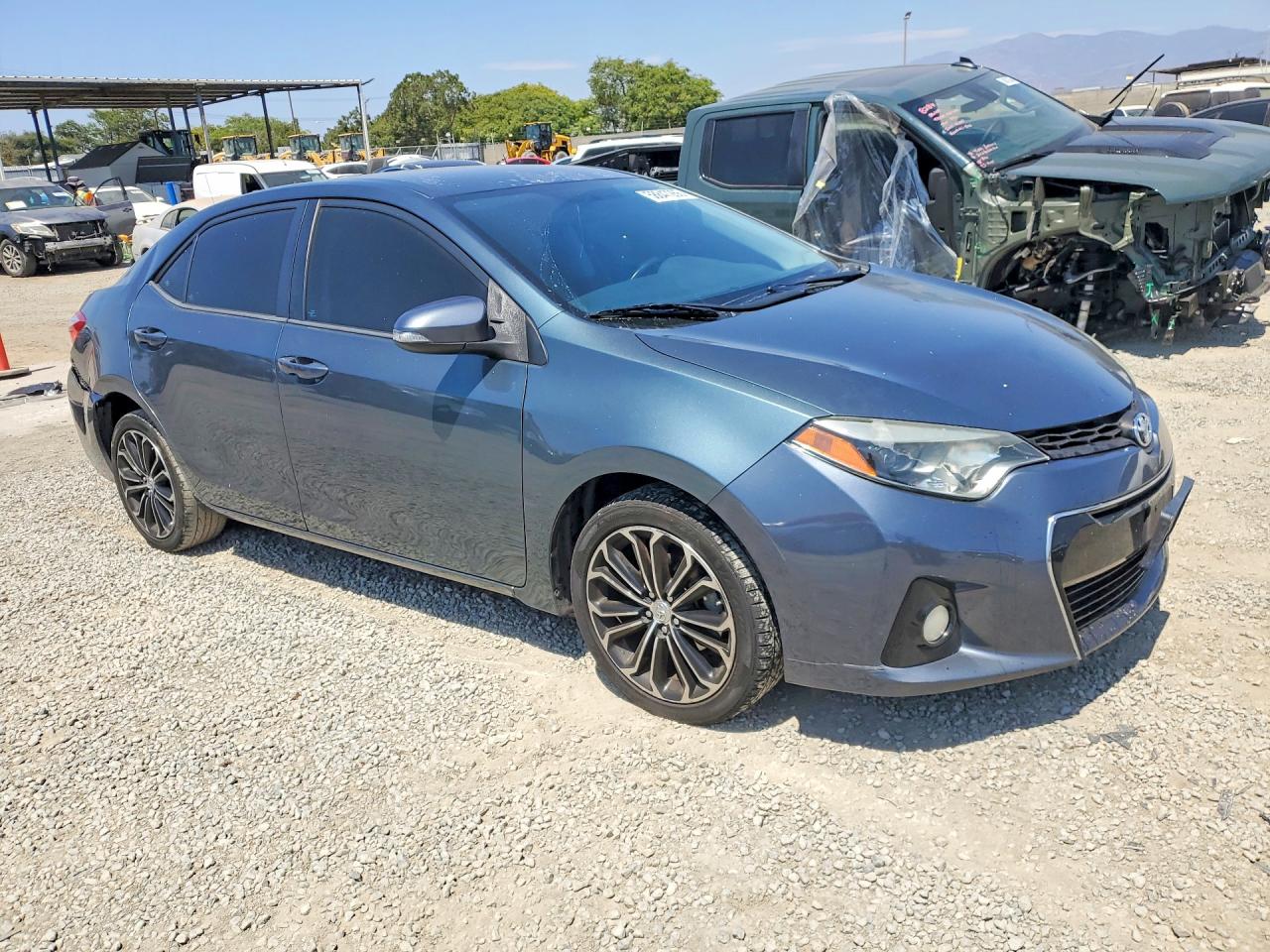 2015 TOYOTA COROLLA