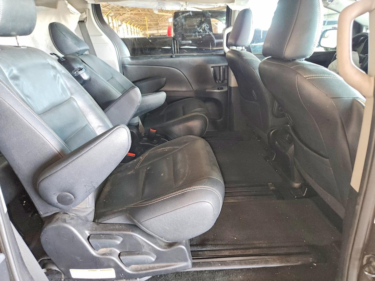 2016 TOYOTA SIENNA