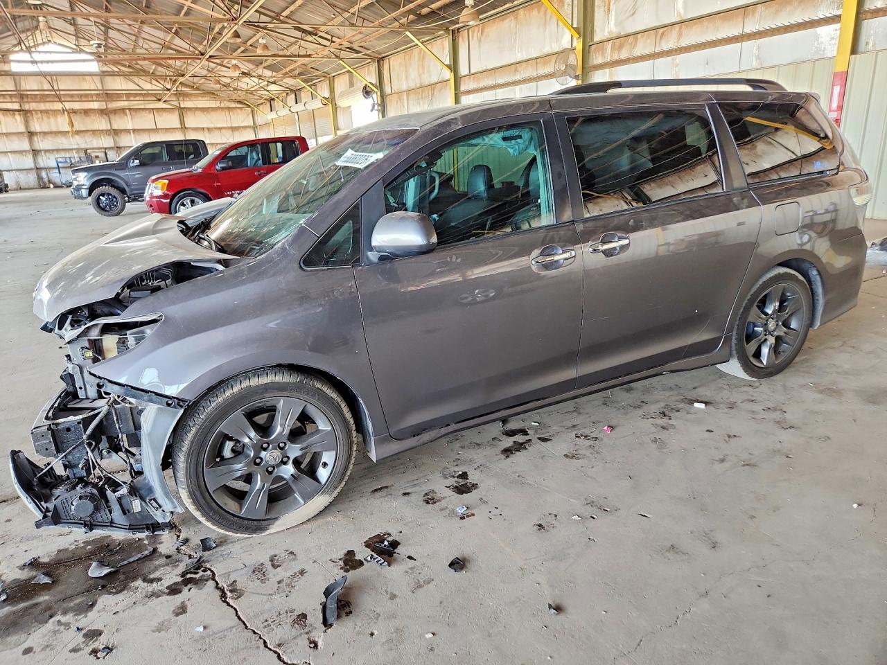 2016 TOYOTA SIENNA