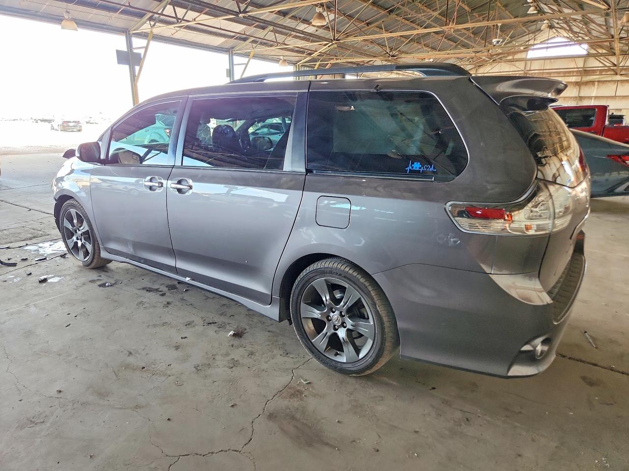 2016 TOYOTA SIENNA