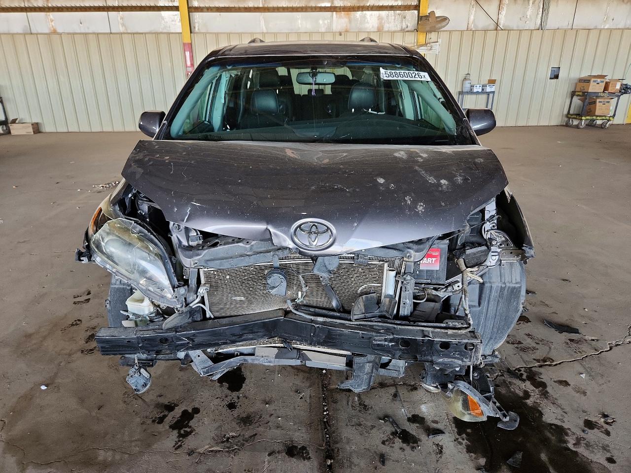 2016 TOYOTA SIENNA