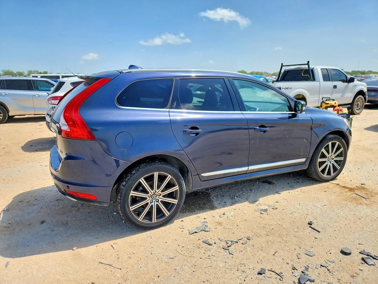 2015 VOLVO XC60