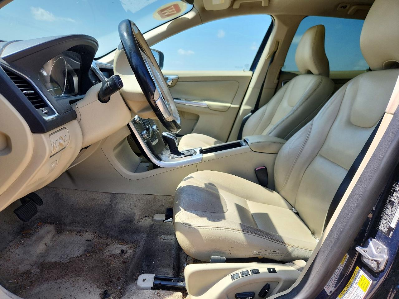 2015 VOLVO XC60