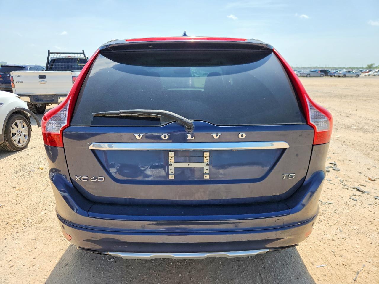 2015 VOLVO XC60