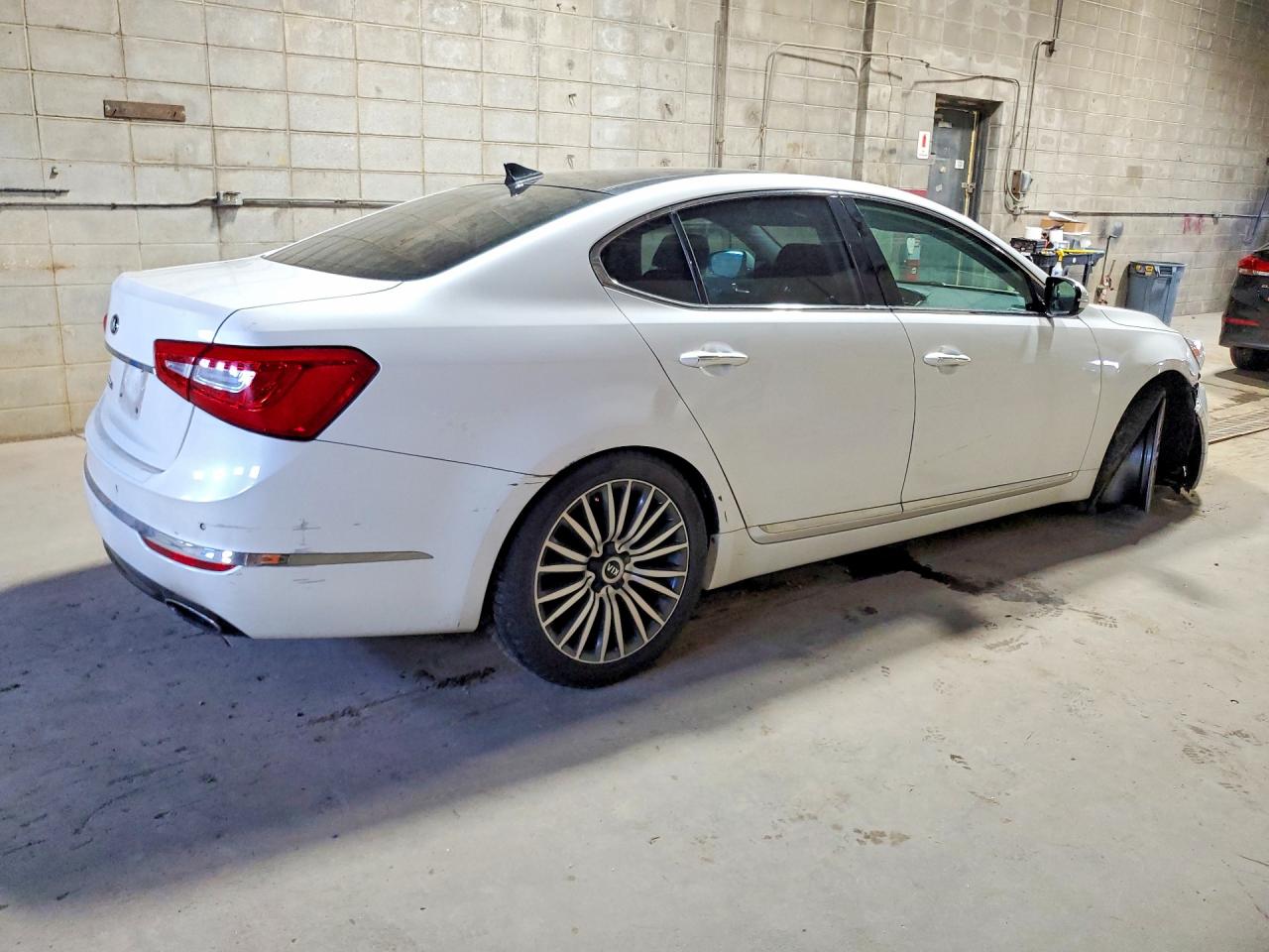 2014 KIA CADENZA