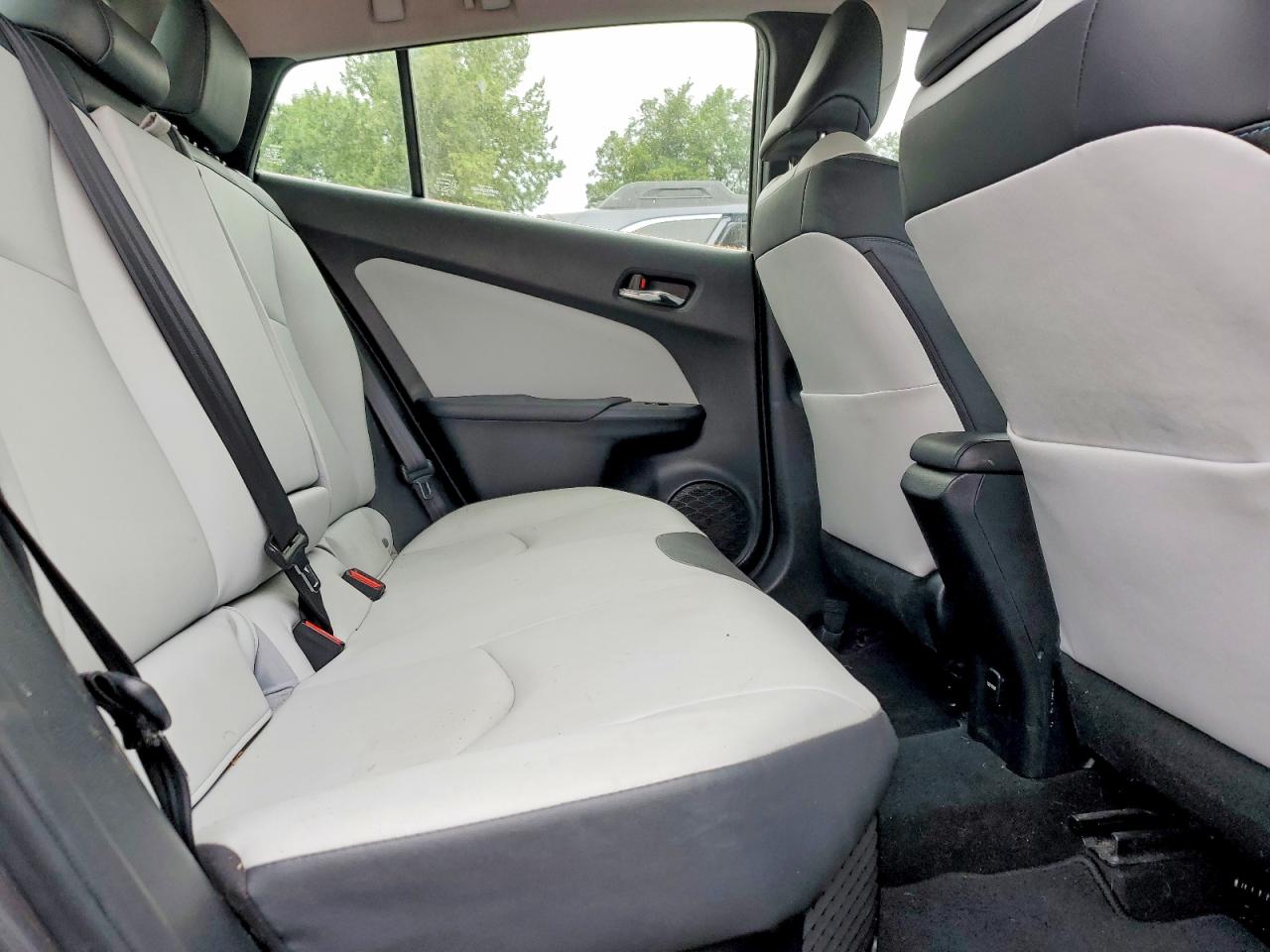 2016 TOYOTA PRIUS