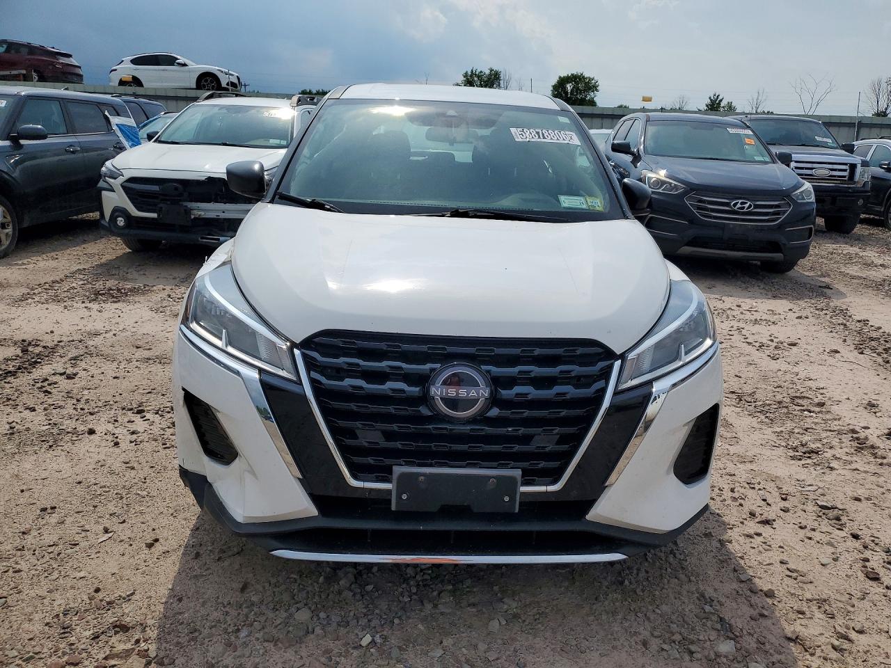 2022 NISSAN KICKS