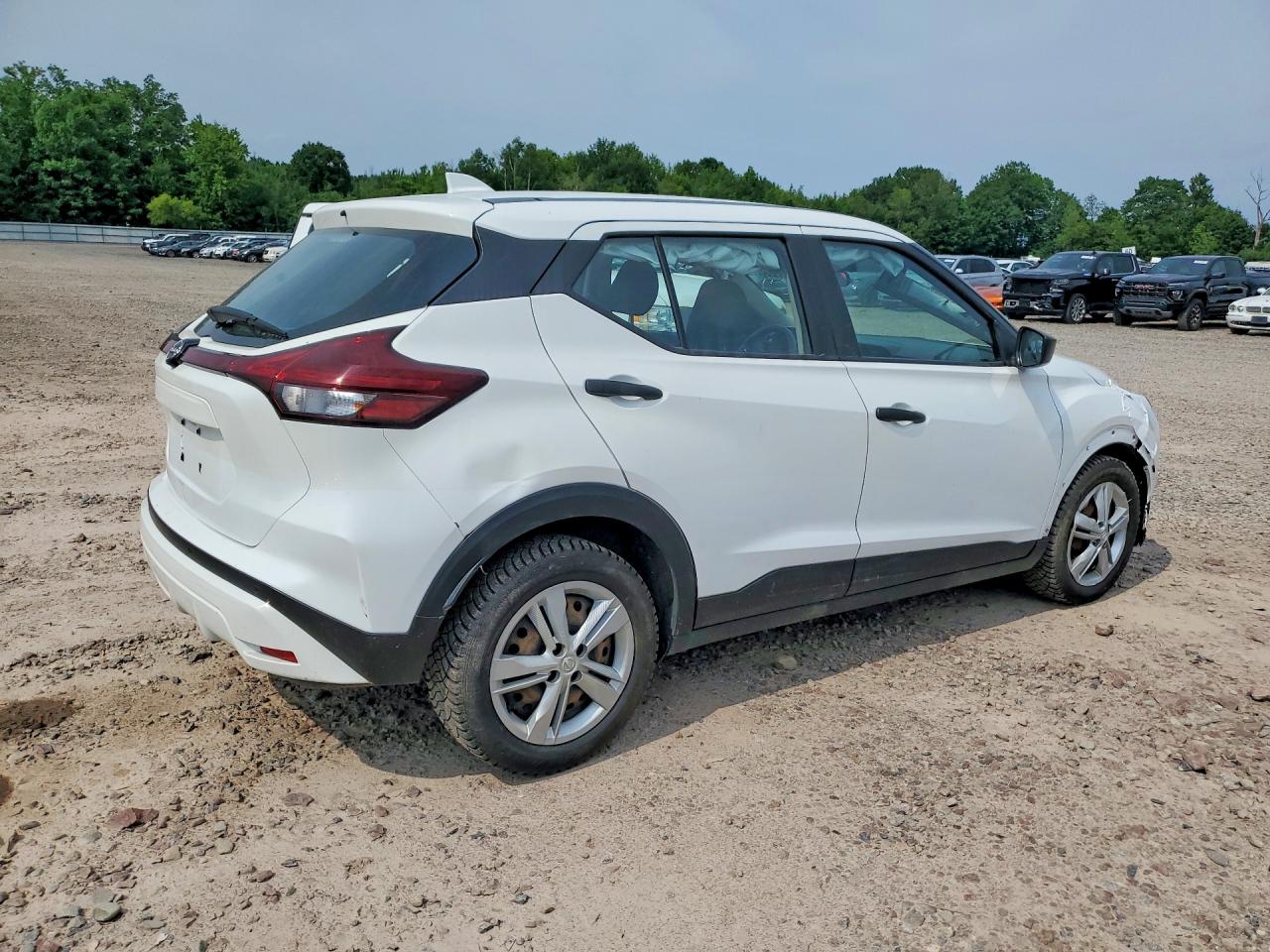 2022 NISSAN KICKS