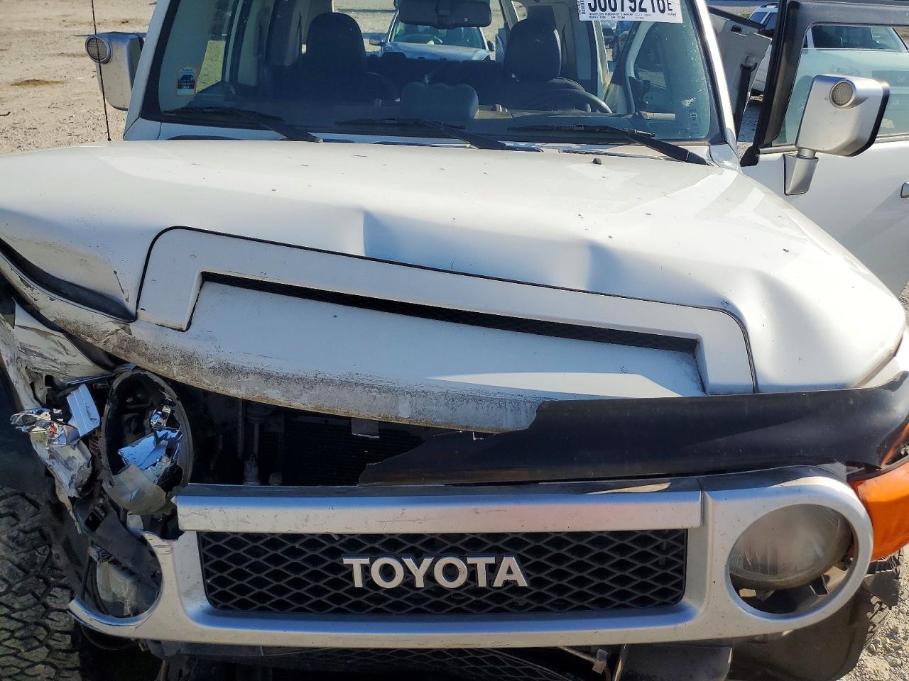 2012 TOYOTA FJ CRUISER