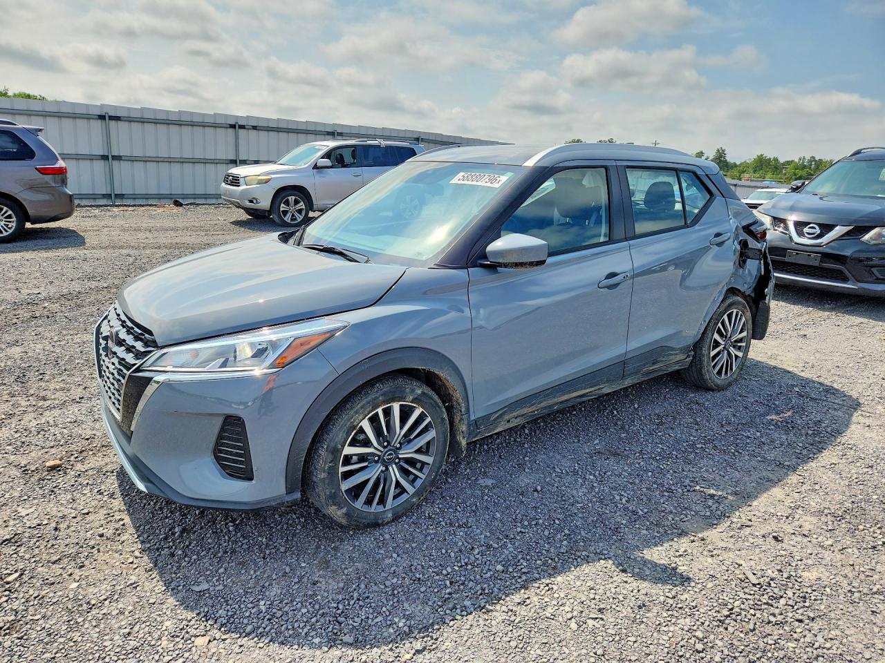 2024 NISSAN KICKS