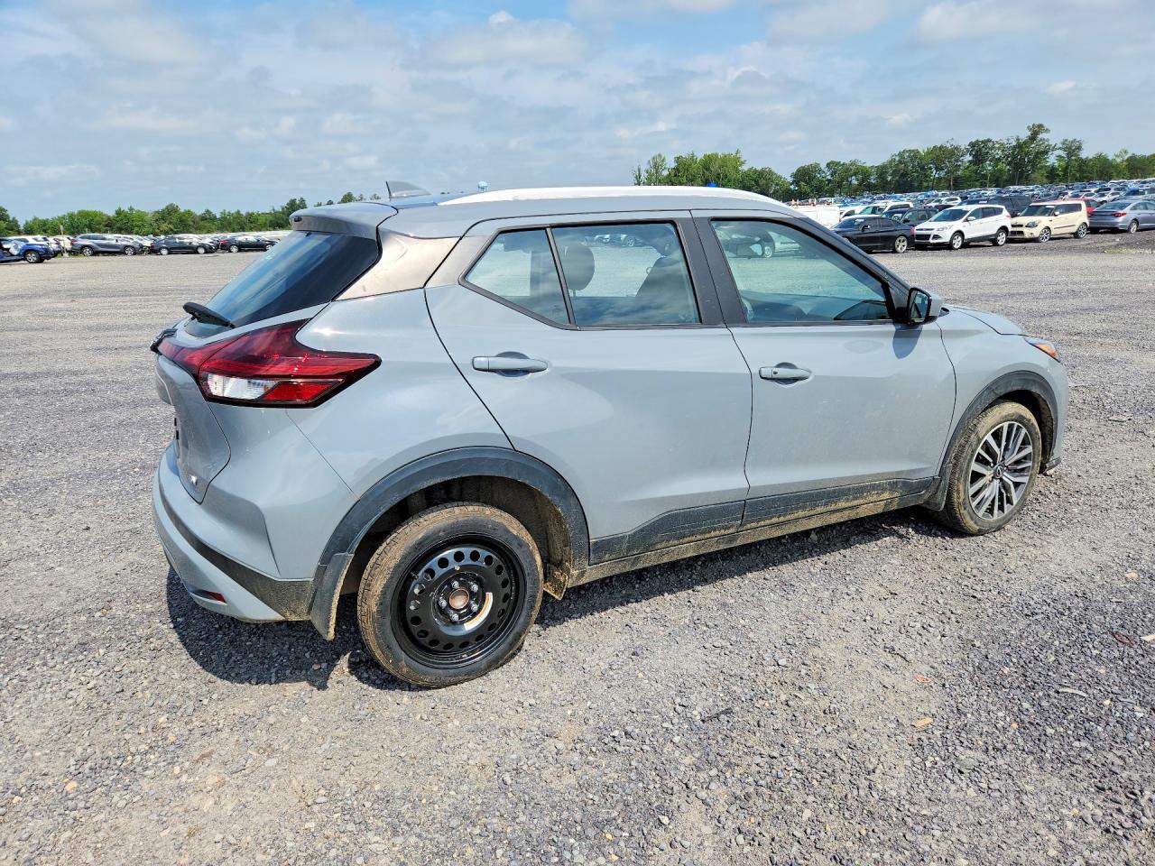 2024 NISSAN KICKS