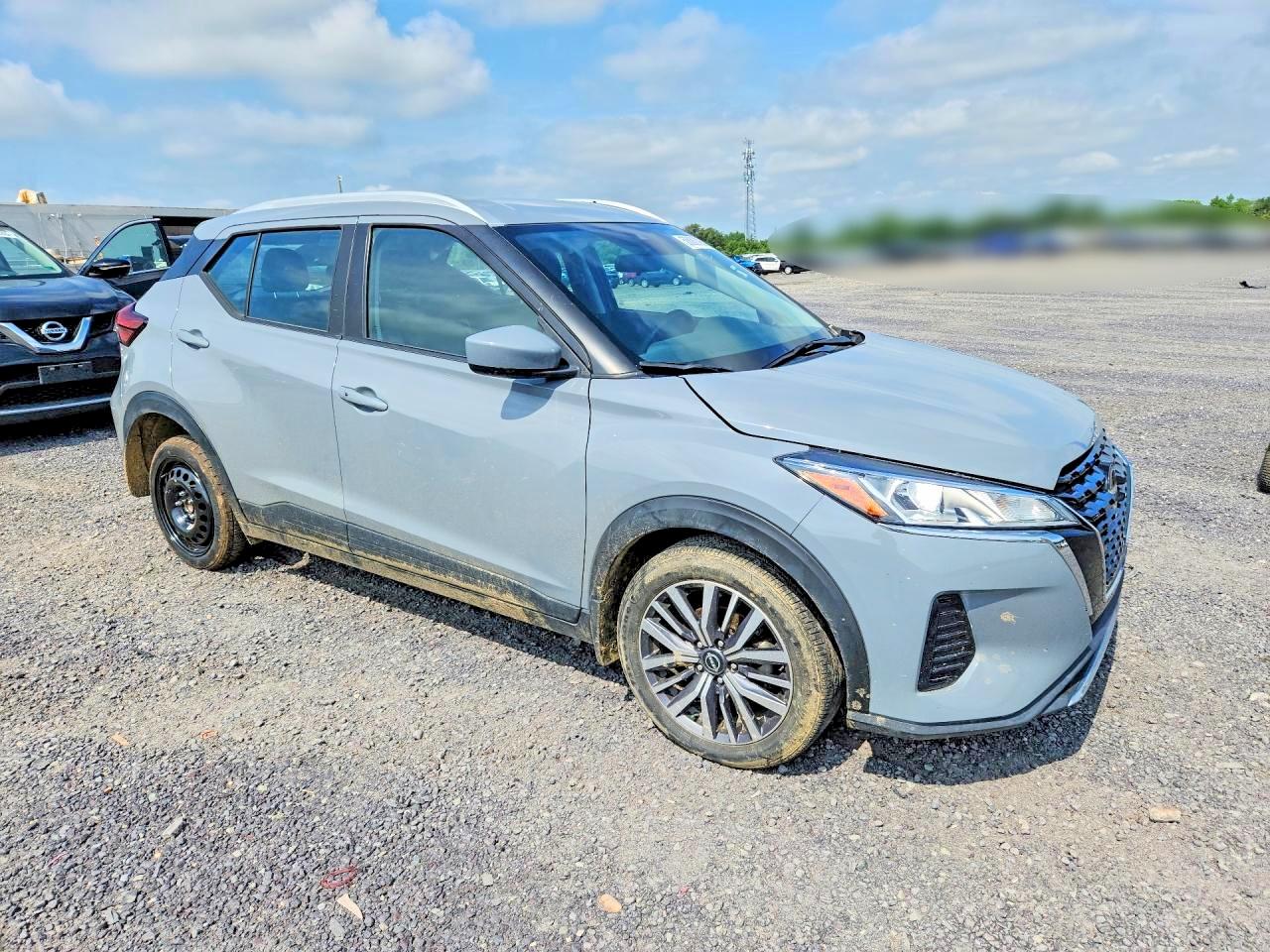 2024 NISSAN KICKS