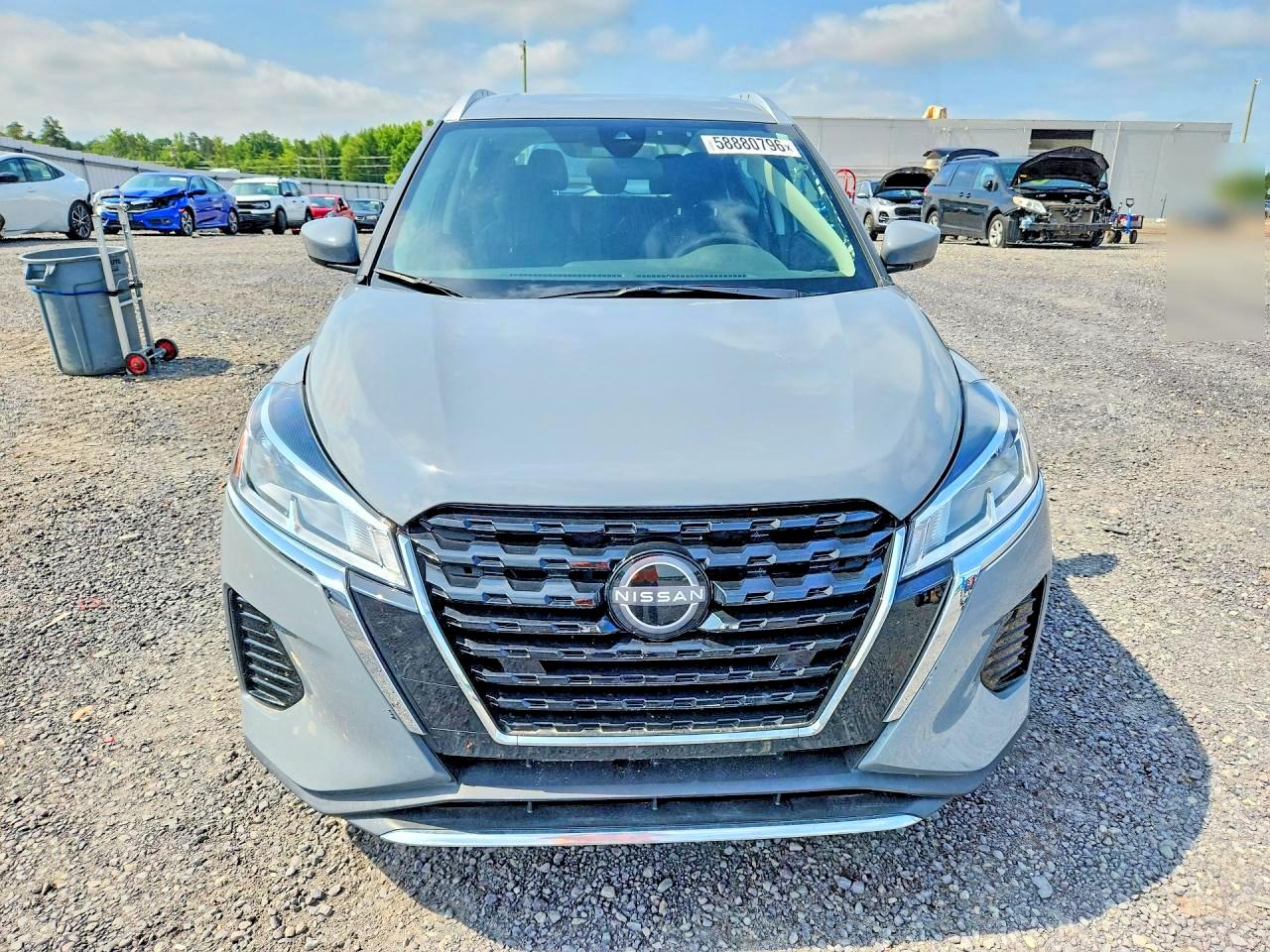 2024 NISSAN KICKS