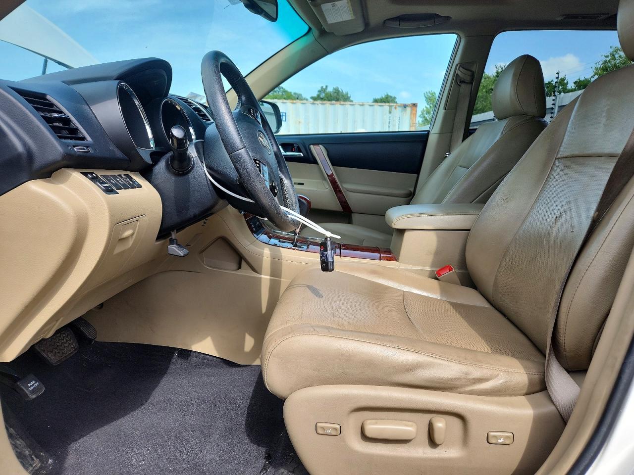 2013 TOYOTA HIGHLANDER