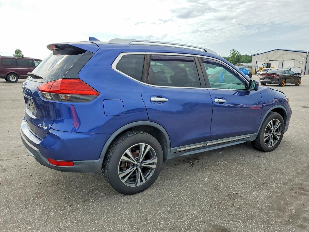 2017 NISSAN ROGUE